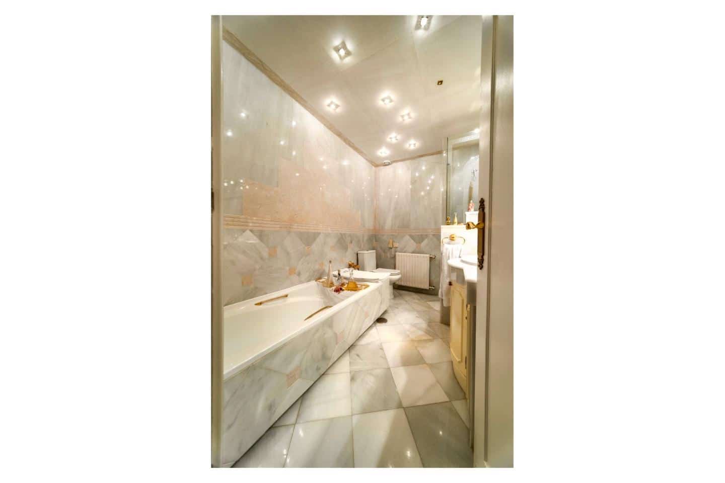 3 soverom Villa til salgs i Marbella med svømmebasseng garasje - € 1 495 000 (Ref: 8863243)