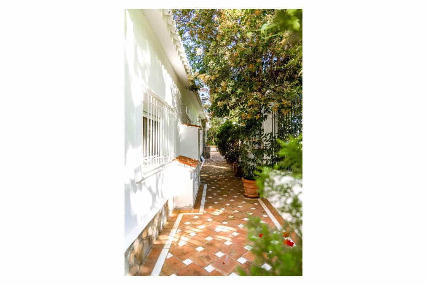 3 soverom Villa til salgs i Marbella med svømmebasseng garasje - € 1 495 000 (Ref: 8863243)