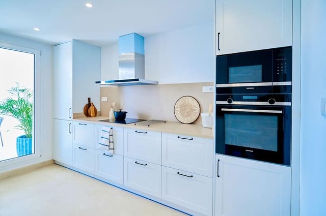 2 quarto Apartamento para venda em Los Naranjos, Marbella com piscina garagem - 571 500 € (Ref: 8863504)