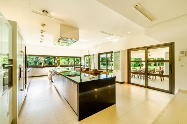 5 slaapkamer Villa te koop in Los Naranjos, Marbella met zwembad garage - € 6.995.000 (Ref: 8866436)