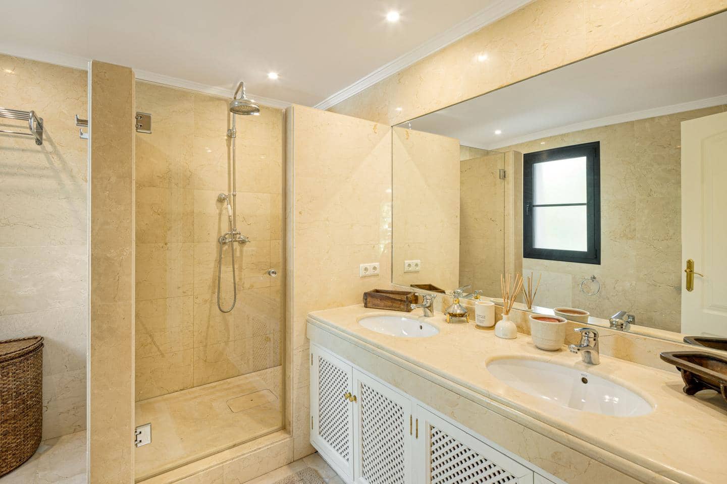 4 slaapkamer Villa te koop in Benahavis met zwembad garage - € 2.950.000 (Ref: 8868470)