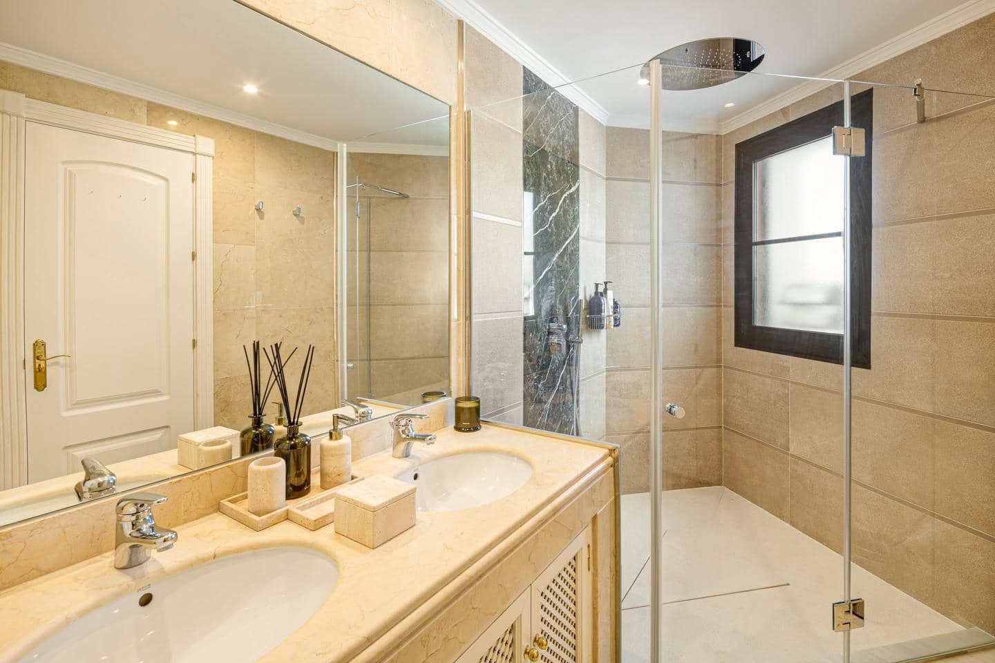 4 slaapkamer Villa te koop in Benahavis met zwembad garage - € 2.950.000 (Ref: 8868470)