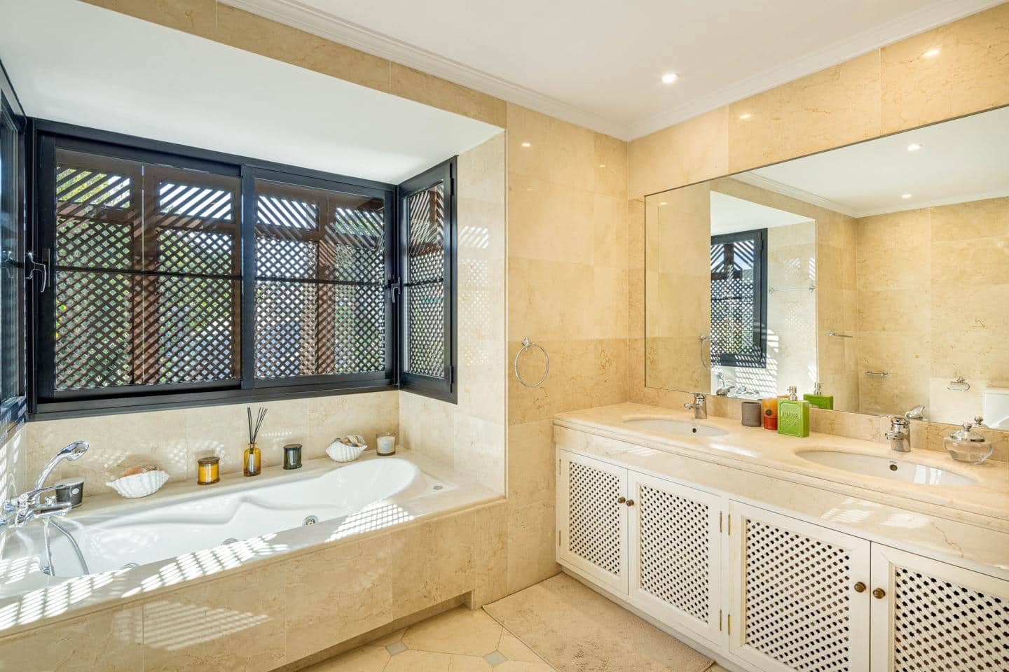 4 slaapkamer Villa te koop in Benahavis met zwembad garage - € 2.950.000 (Ref: 8868470)