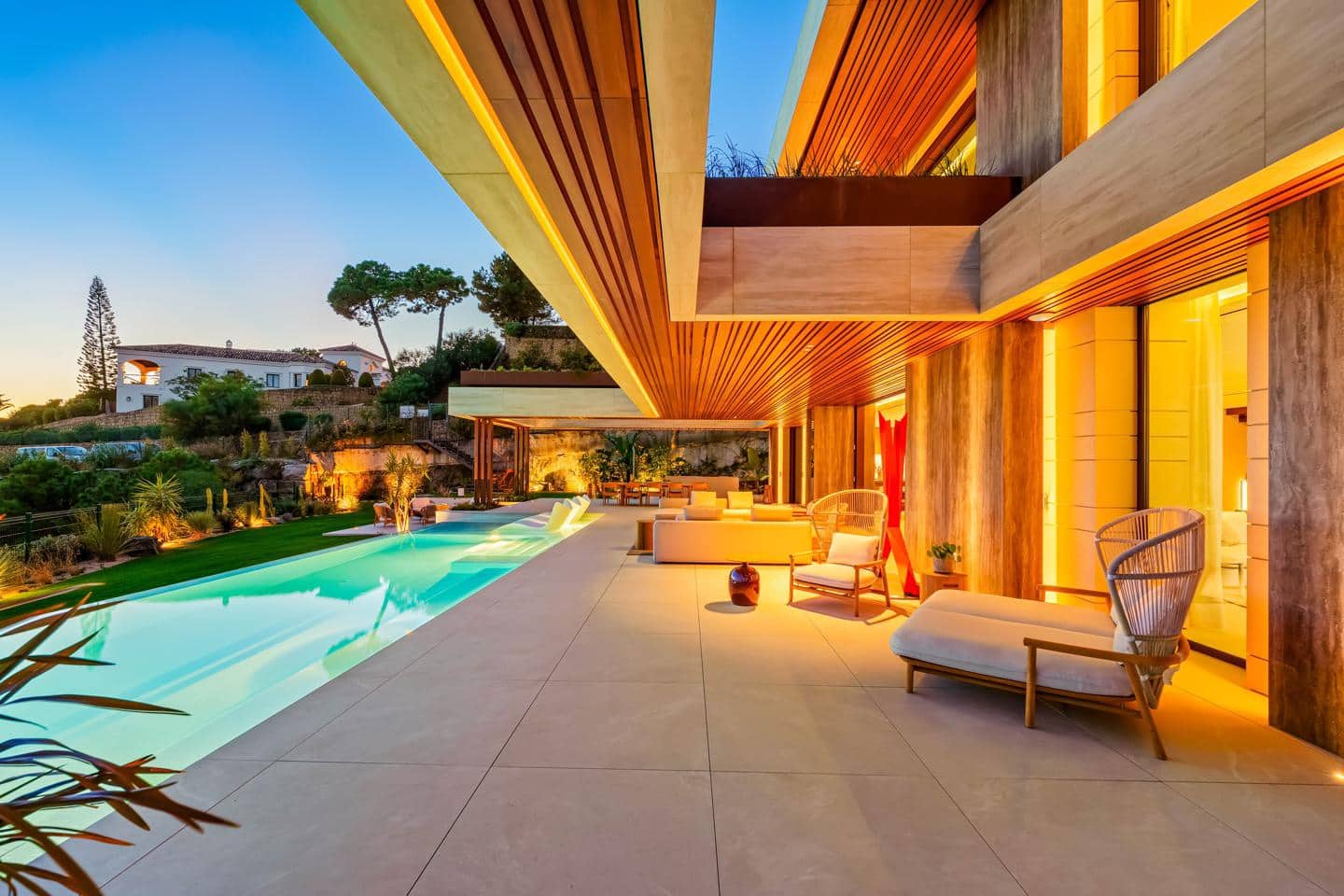 5 bedroom Villa for sale in Benahavis with pool garage - € 5,995,000 (Ref: 8894069)