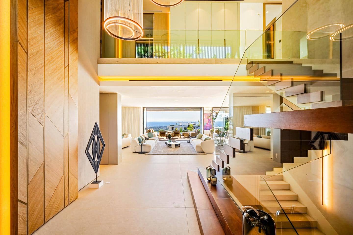 5 bedroom Villa for sale in Benahavis with pool garage - € 5,995,000 (Ref: 8894069)