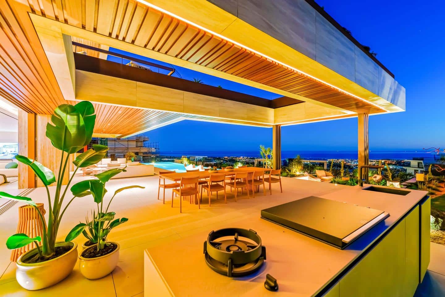 5 bedroom Villa for sale in Benahavis with pool garage - € 5,995,000 (Ref: 8894069)