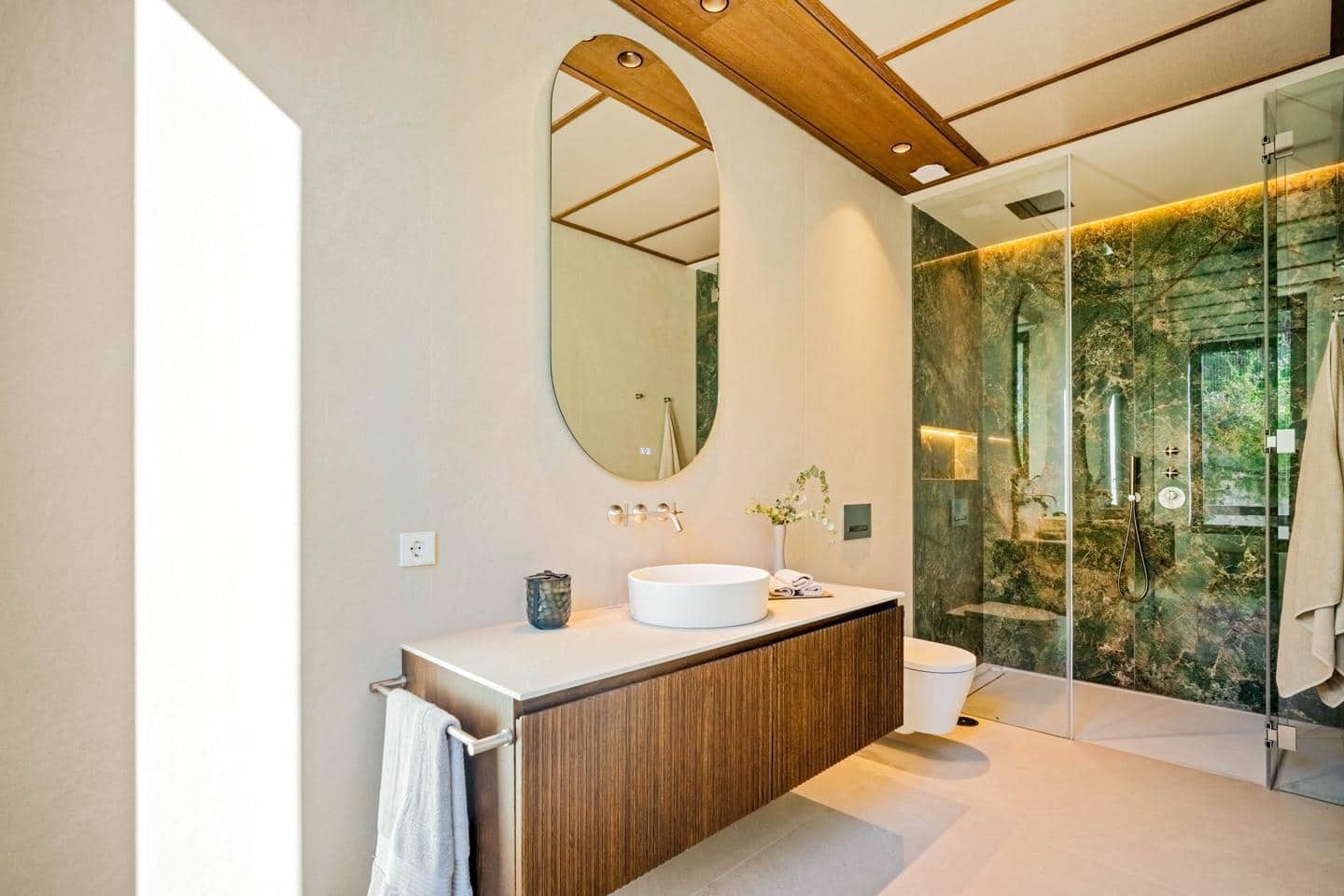 5 bedroom Villa for sale in Benahavis with pool garage - € 5,995,000 (Ref: 8894069)