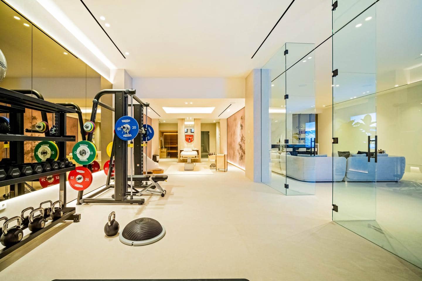 5 bedroom Villa for sale in Benahavis with pool garage - € 5,995,000 (Ref: 8894069)