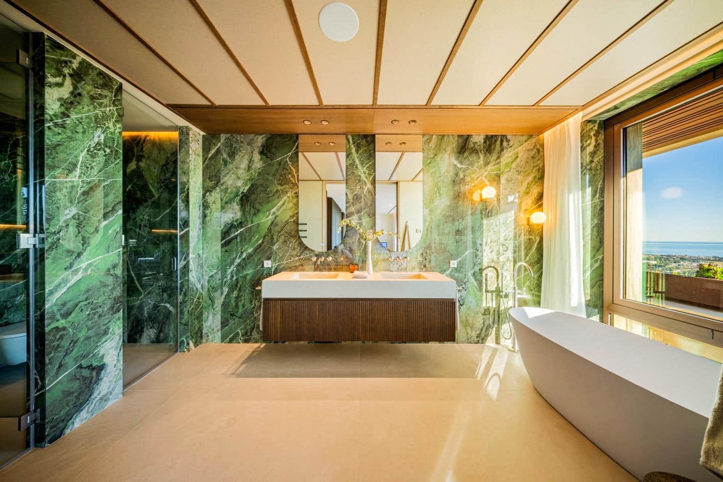 5 bedroom Villa for sale in Benahavis with pool garage - € 5,995,000 (Ref: 8894069)