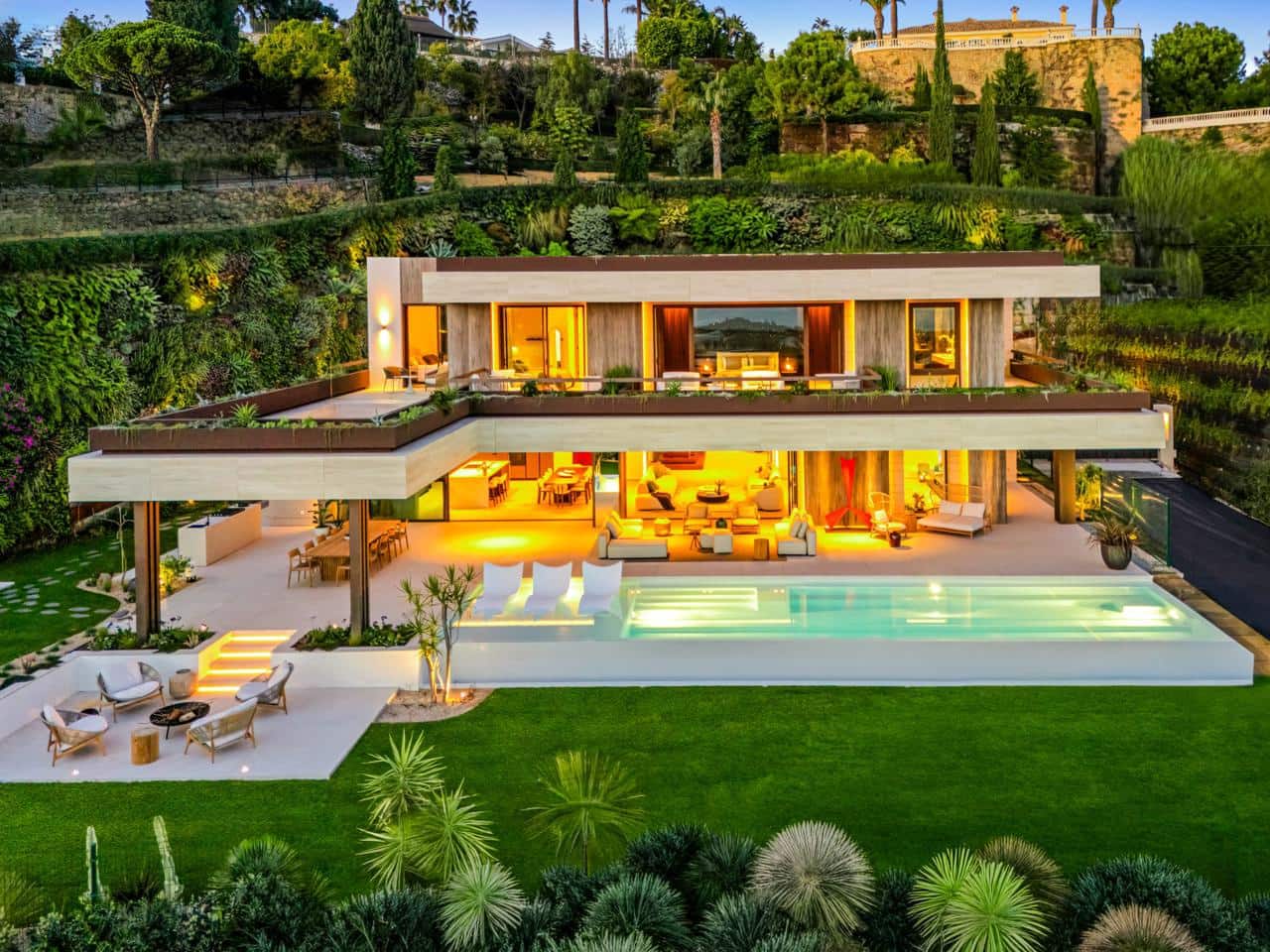 5 bedroom Villa for sale in Benahavis with pool garage - € 5,995,000 (Ref: 8894069)