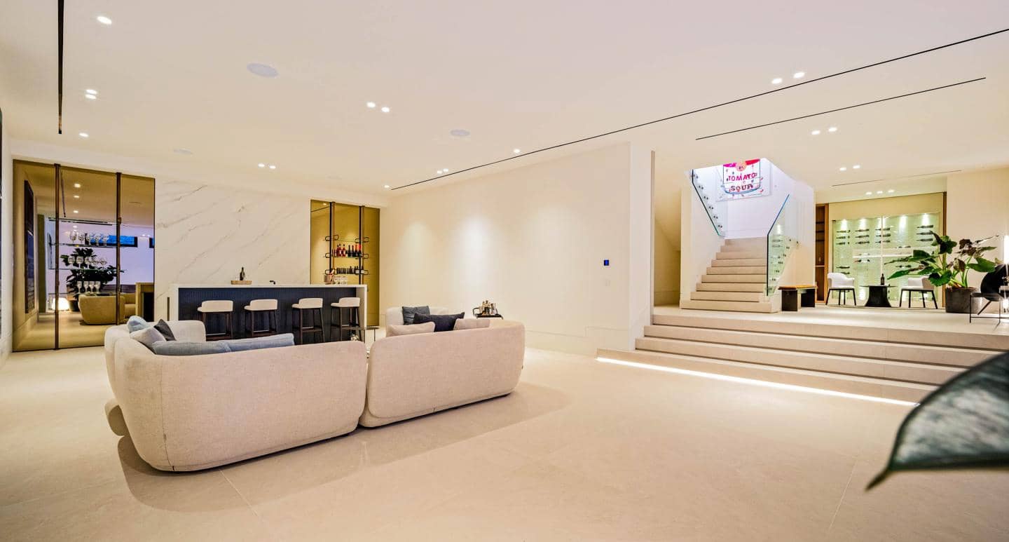 5 bedroom Villa for sale in Benahavis with pool garage - € 5,995,000 (Ref: 8894069)