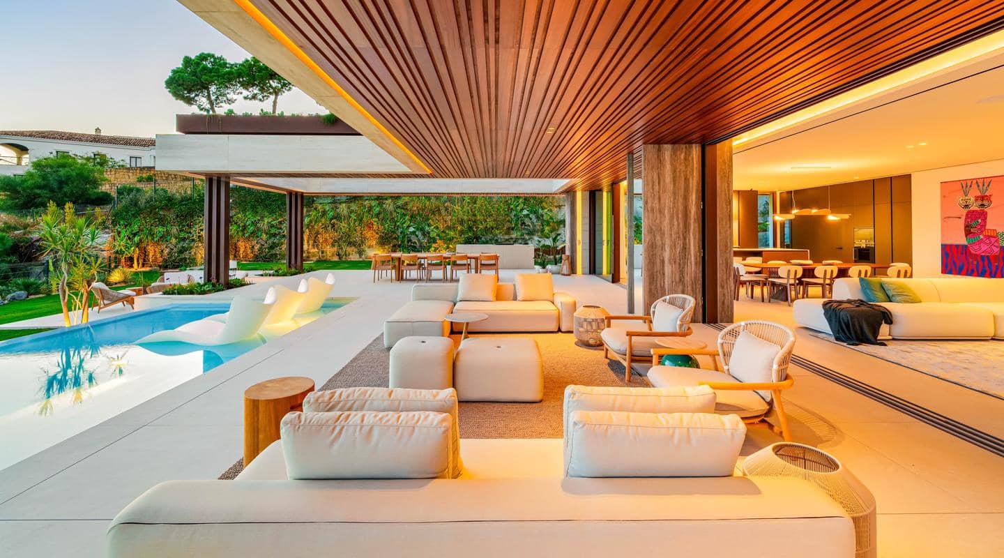 5 bedroom Villa for sale in Benahavis with pool garage - € 5,995,000 (Ref: 8894069)