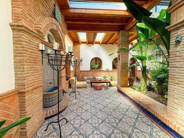 4 sypialnia Willa na sprzedaż w Sierra Blanca, Marbella z basenem garażem - 2 690 000 € (Ref: 8910680)