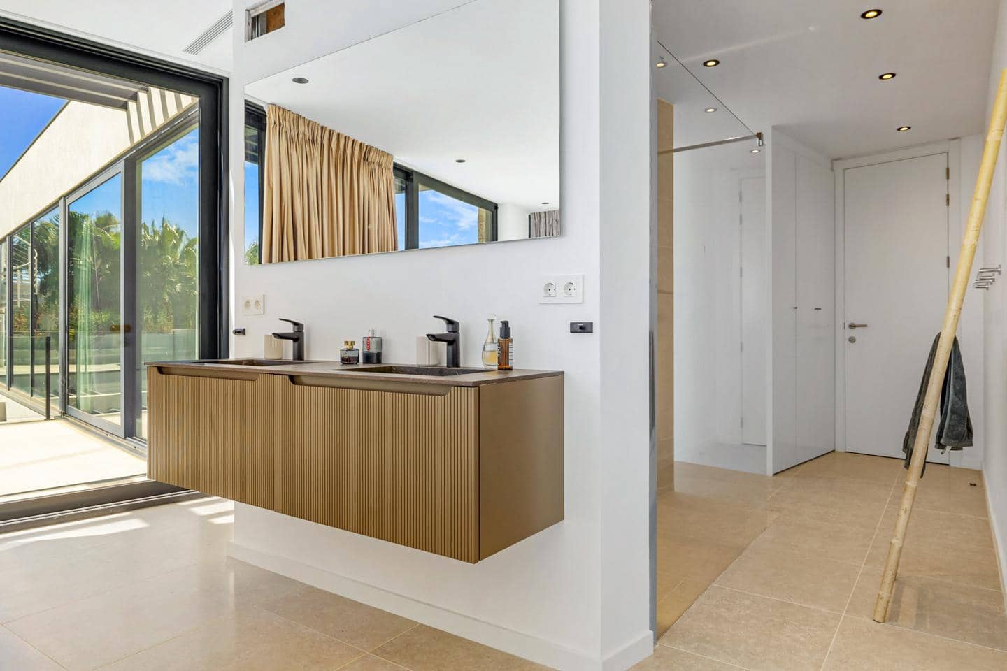 5 quarto Moradia para venda em Benahavis com piscina garagem - 4 950 000 € (Ref: 8924793)