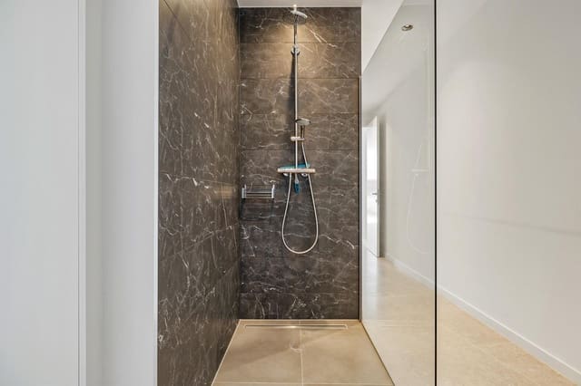 5 makuuhuone Huvila myytävänä paikassa El Paraíso, Benahavís mukana uima-altaan 
autotalli - 4 950 000 € (Ref: 8924793)