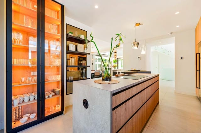 6 slaapkamer Villa te koop in Lomas De Marbella, Marbella met zwembad garage - € 5.900.000 (Ref: 8925091)