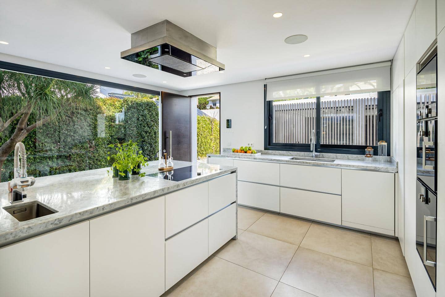 6 slaapkamer Villa te koop in Marbella met zwembad garage - € 3.995.000 (Ref: 8925332)