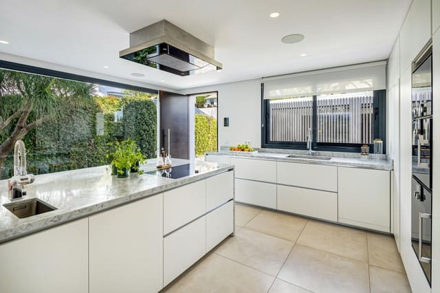 6 quarto Moradia para venda em Los Naranjos, Marbella com piscina garagem - 3 995 000 € (Ref: 8925332)