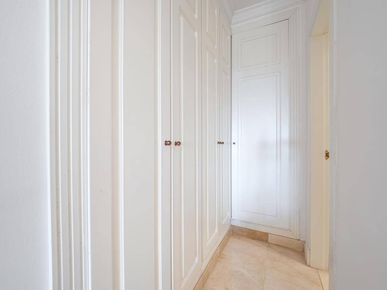 2 soverom Leilighet til salgs i Marbella med svømmebasseng garasje - € 1 575 000 (Ref: 8937911)