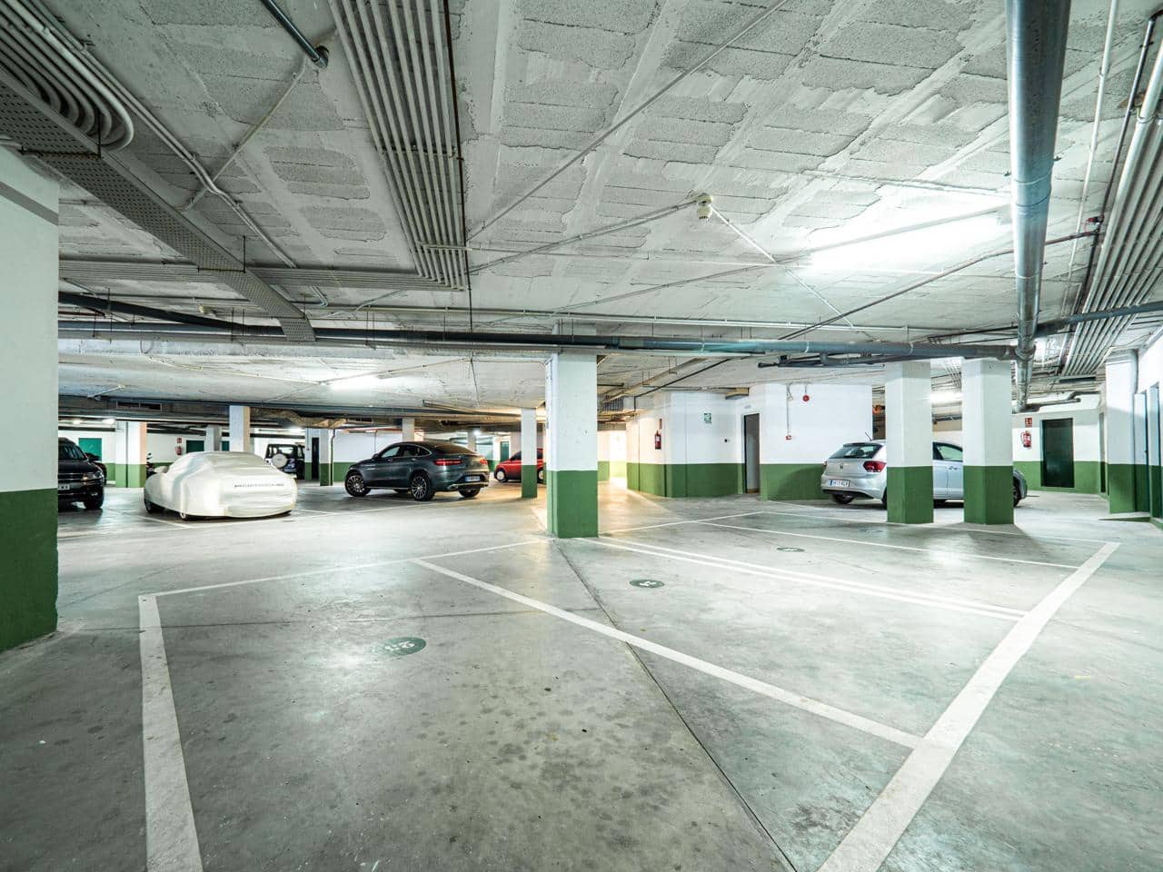 2 soverom Leilighet til salgs i Marbella med svømmebasseng garasje - € 1 575 000 (Ref: 8937911)