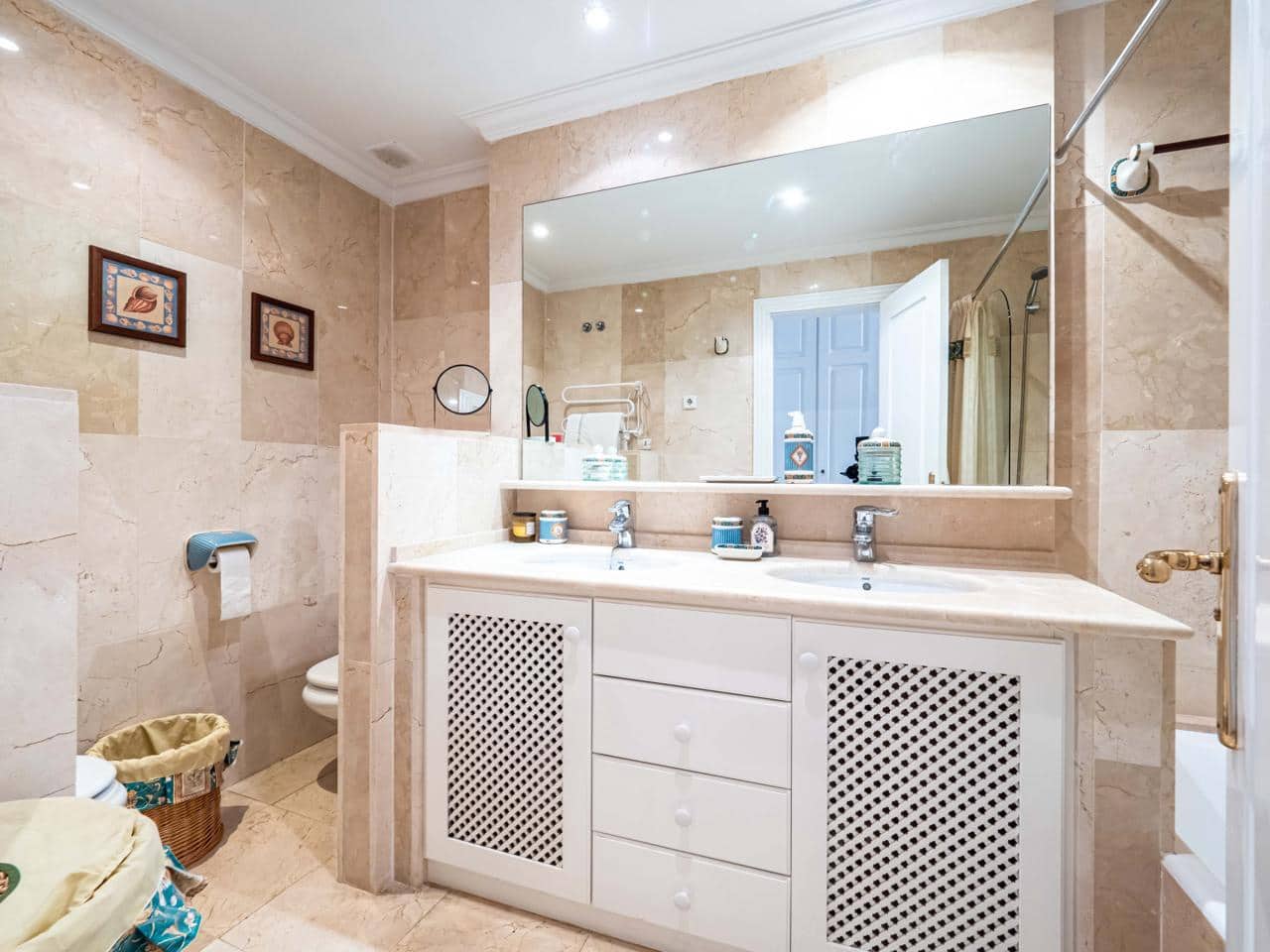 2 soverom Leilighet til salgs i Marbella med svømmebasseng garasje - € 1 575 000 (Ref: 8937911)