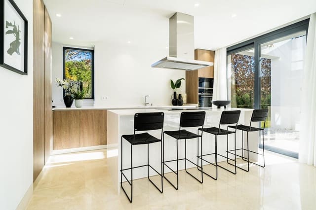 4 quarto Moradia para venda em El Paraiso, Estepona com piscina garagem - 2 200 000 € (Ref: 8937914)