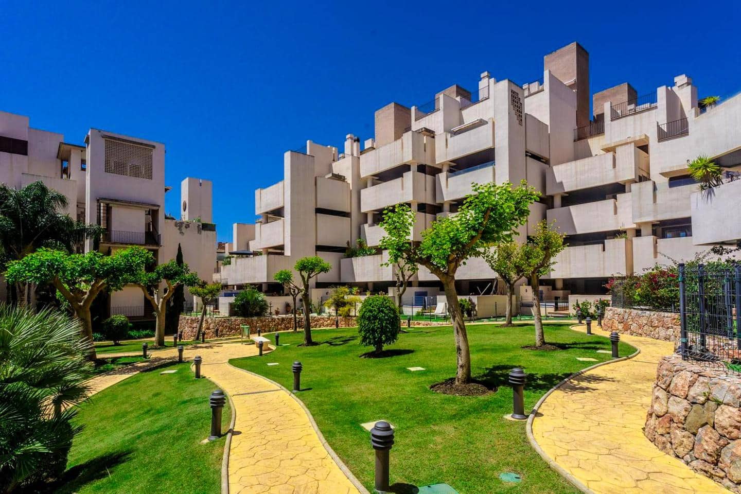 2 Zimmer Wohnung zu verkaufen in Estepona mit Pool Garage - 630.000 € (Ref: 8949633)