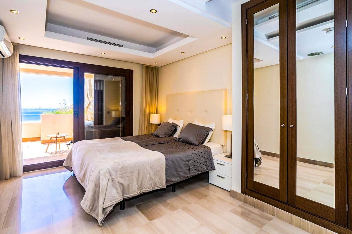 2 Zimmer Wohnung zu verkaufen in Estepona mit Pool Garage - 630.000 € (Ref: 8949633)