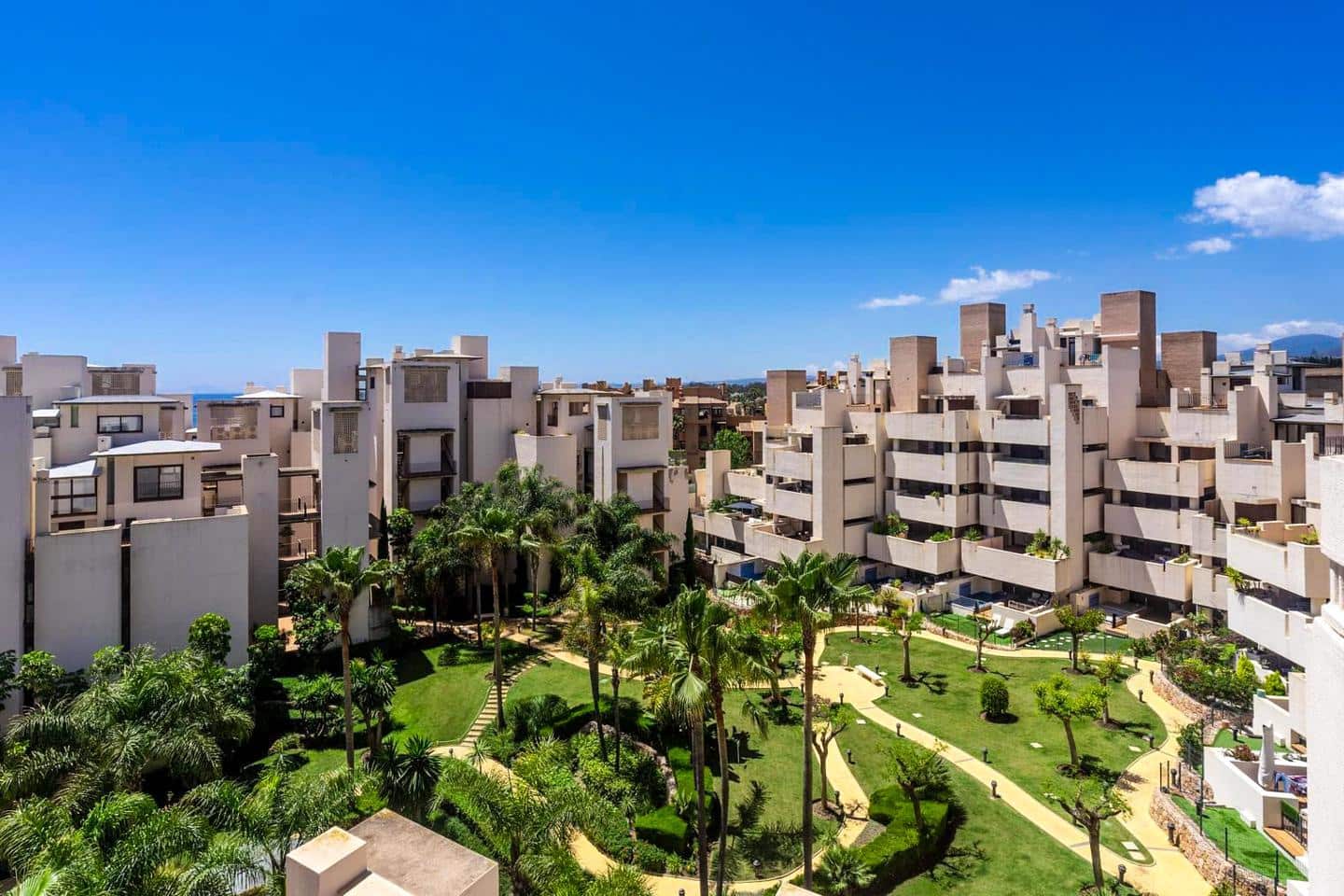 2 Zimmer Wohnung zu verkaufen in Estepona mit Pool Garage - 630.000 € (Ref: 8949633)