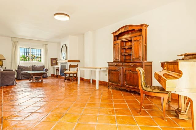 4 slaapkamer Villa te koop in Guadalmina Alta, Marbella met zwembad garage - € 949.000 (Ref: 8969343)