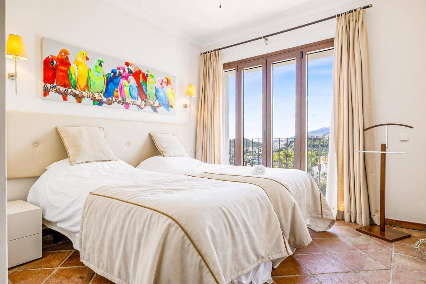 5 bedroom Villa for sale in Benahavis with pool garage - € 1,095,000 (Ref: 8969500)