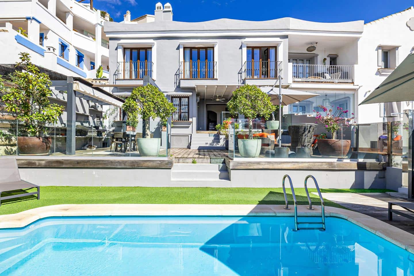 5 bedroom Villa for sale in Benahavis with pool garage - € 1,095,000 (Ref: 8969500)