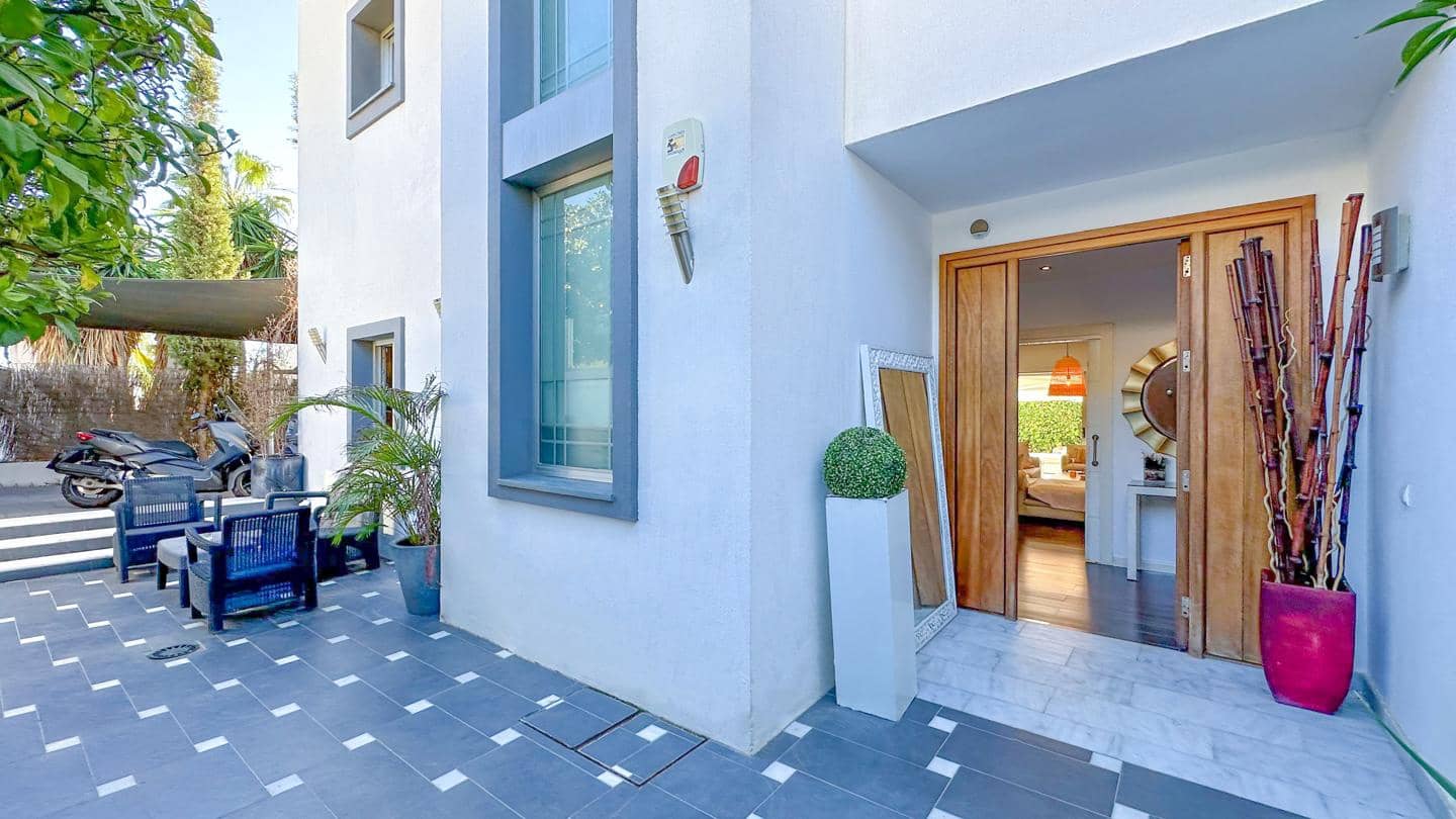 4 soveværelse Villa til salg i Marbella med swimmingpool garage - € 1.790.000 (Ref: 8969709)