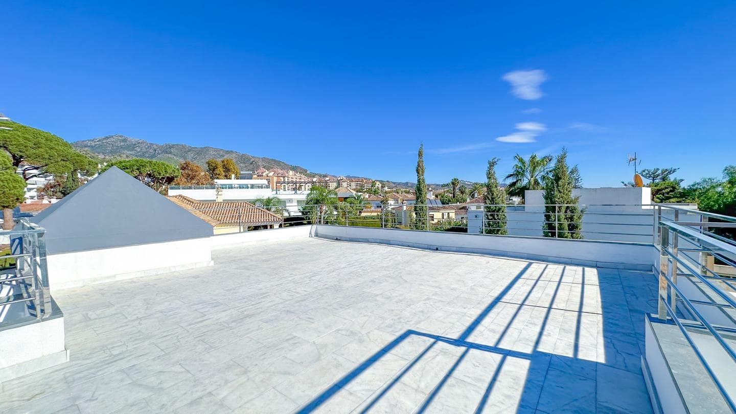 4 soveværelse Villa til salg i Marbella med swimmingpool garage - € 1.790.000 (Ref: 8969709)