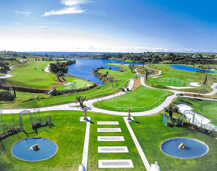 4 soverom Villa til salgs i Benahavis med svømmebasseng garasje - € 2 630 000 (Ref: 8993185)