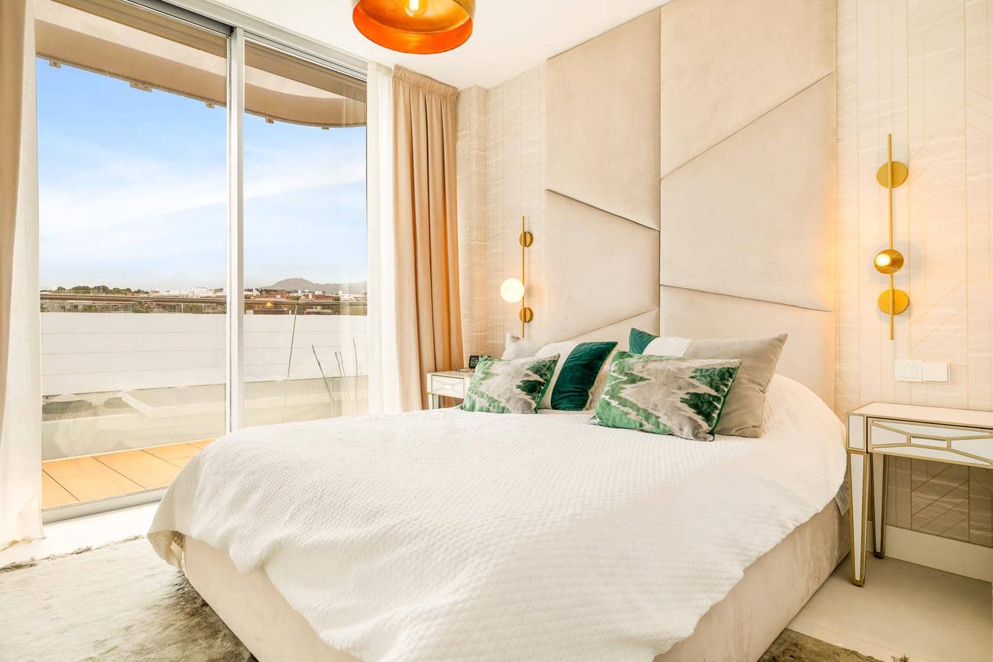 3 sypialnia Mieszkanie na sprzedaż w Estepona z basenem garażem - 1 145 000 € (Ref: 9029139)