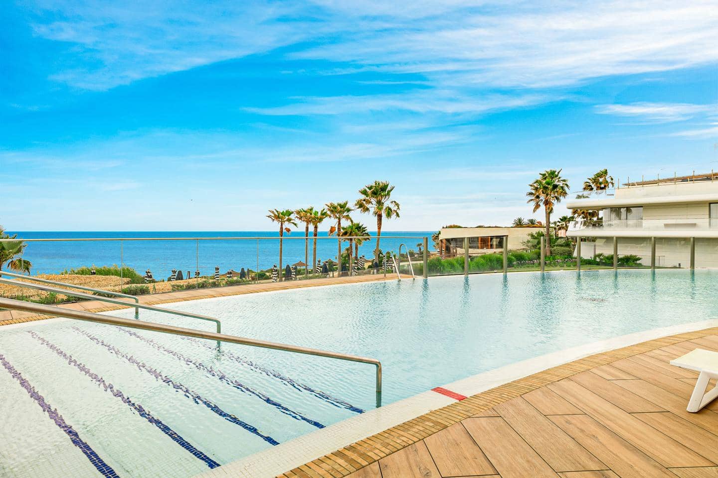 3 sypialnia Mieszkanie na sprzedaż w Estepona z basenem garażem - 1 145 000 € (Ref: 9029139)