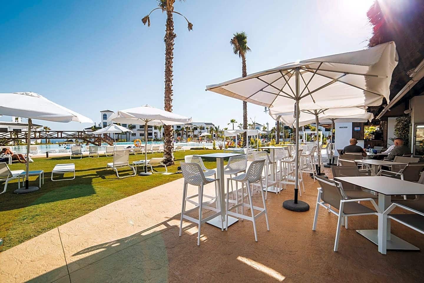 4 sypialnia Mieszkanie na sprzedaż w Estepona z basenem garażem - 907 535 € (Ref: 9031184)