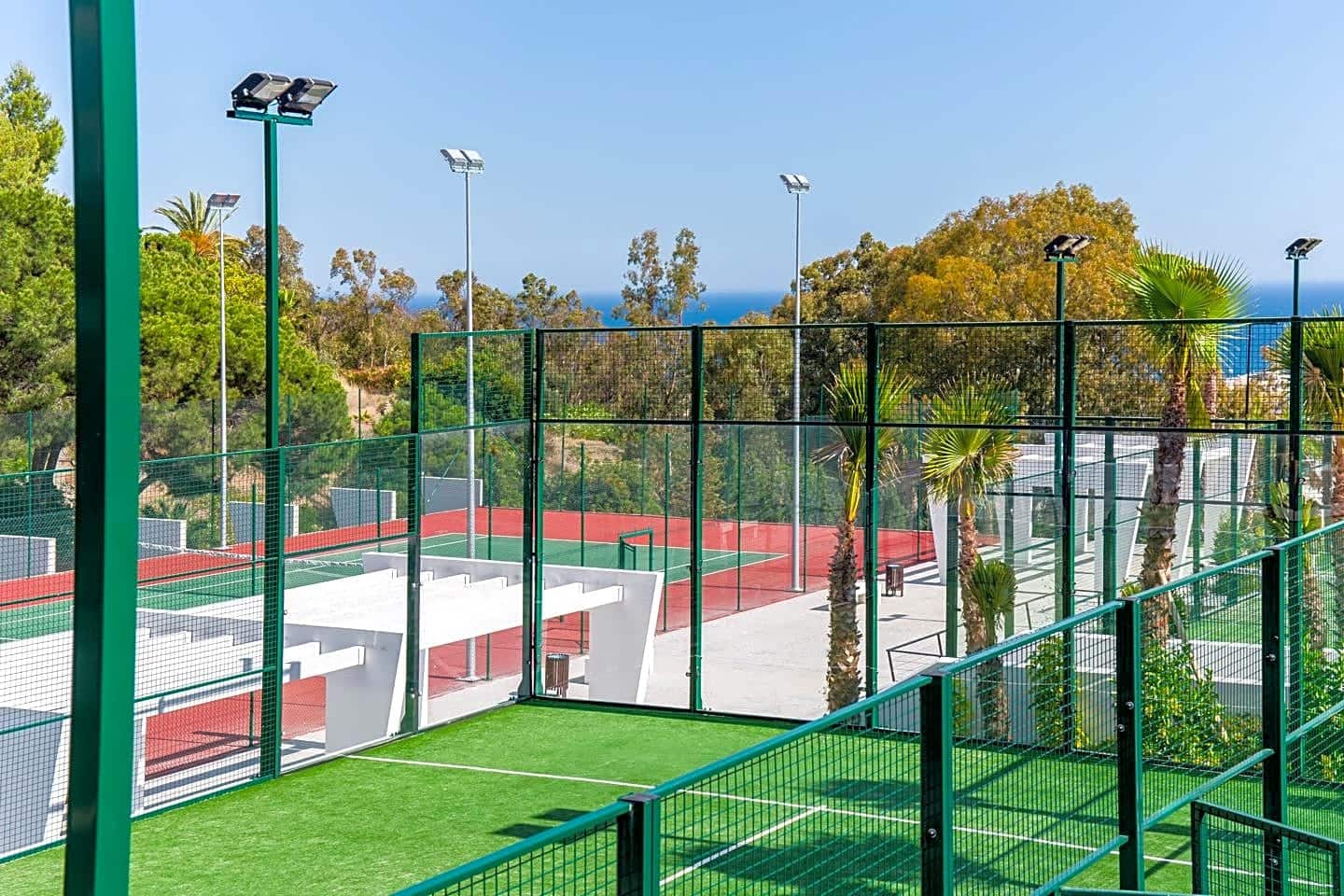 4 sypialnia Mieszkanie na sprzedaż w Estepona z basenem garażem - 907 535 € (Ref: 9031184)