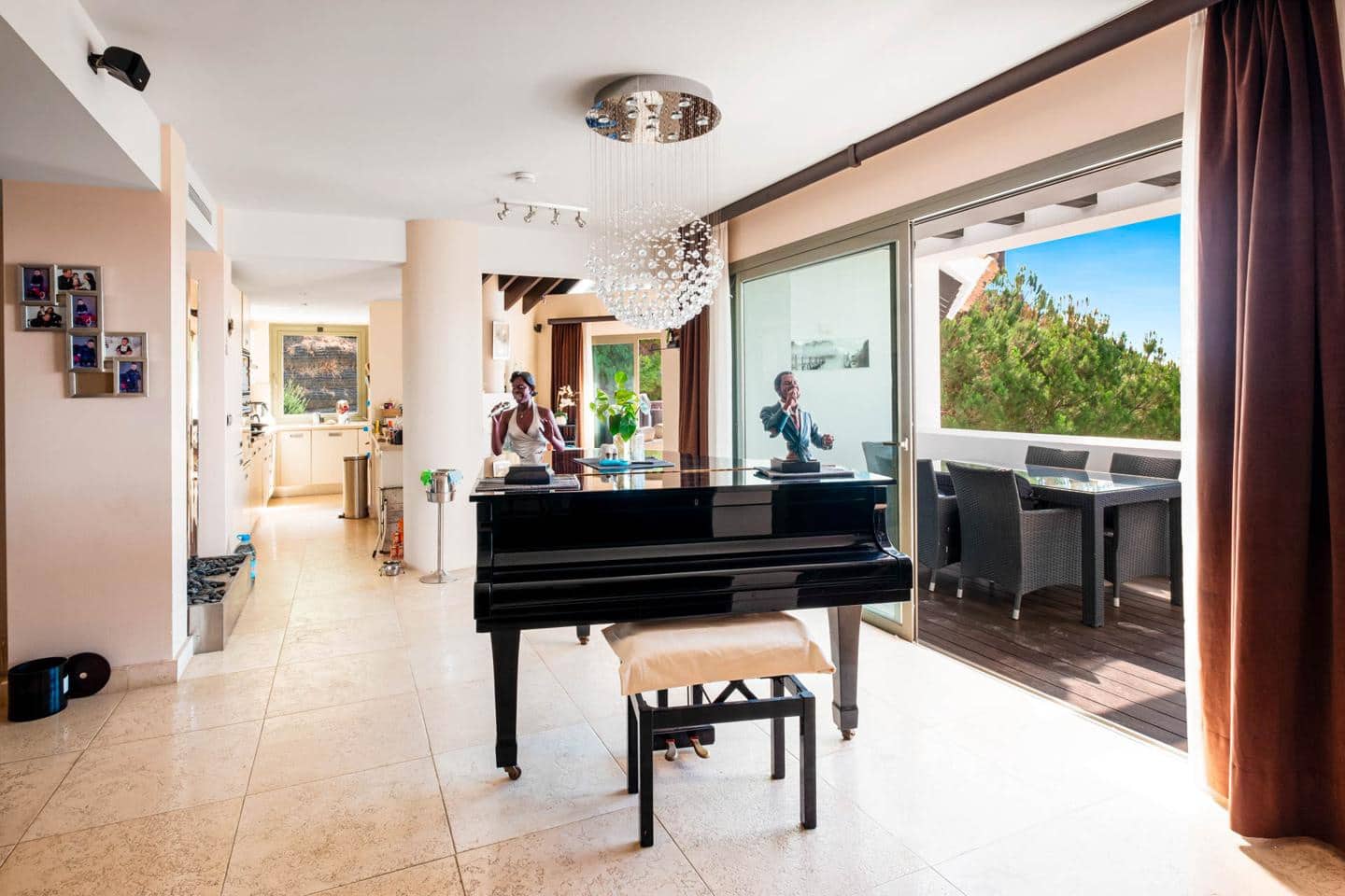 3 bedroom Flat for sale in Benahavis with pool garage - € 1,075,000 (Ref: 9046450)