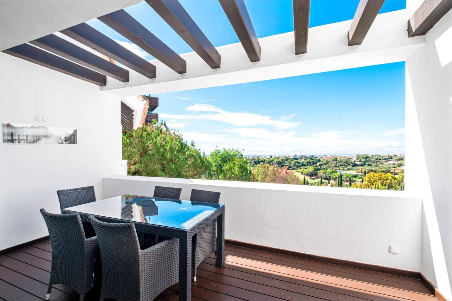 3 bedroom Flat for sale in Benahavis with pool garage - € 1,075,000 (Ref: 9046450)