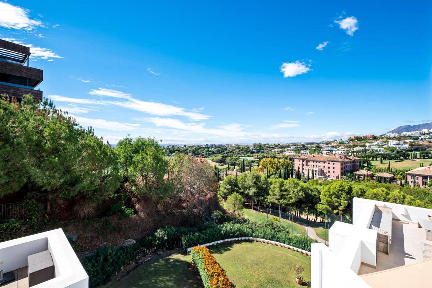 3 bedroom Flat for sale in Benahavis with pool garage - € 1,075,000 (Ref: 9046450)