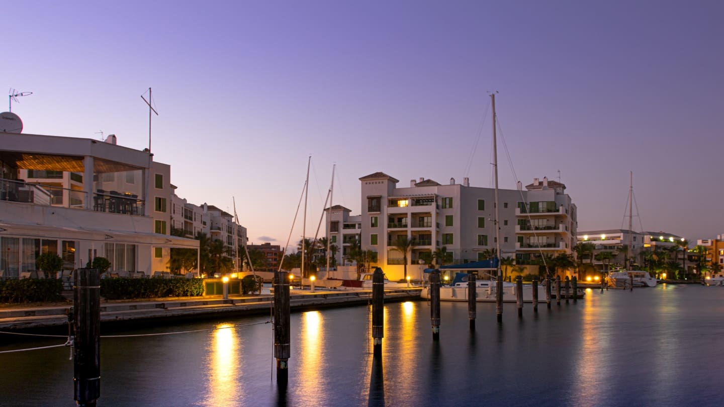 3 soveværelse Bungalow til salg i Manilva med swimmingpool garage - € 638.000 (Ref: 9053754)