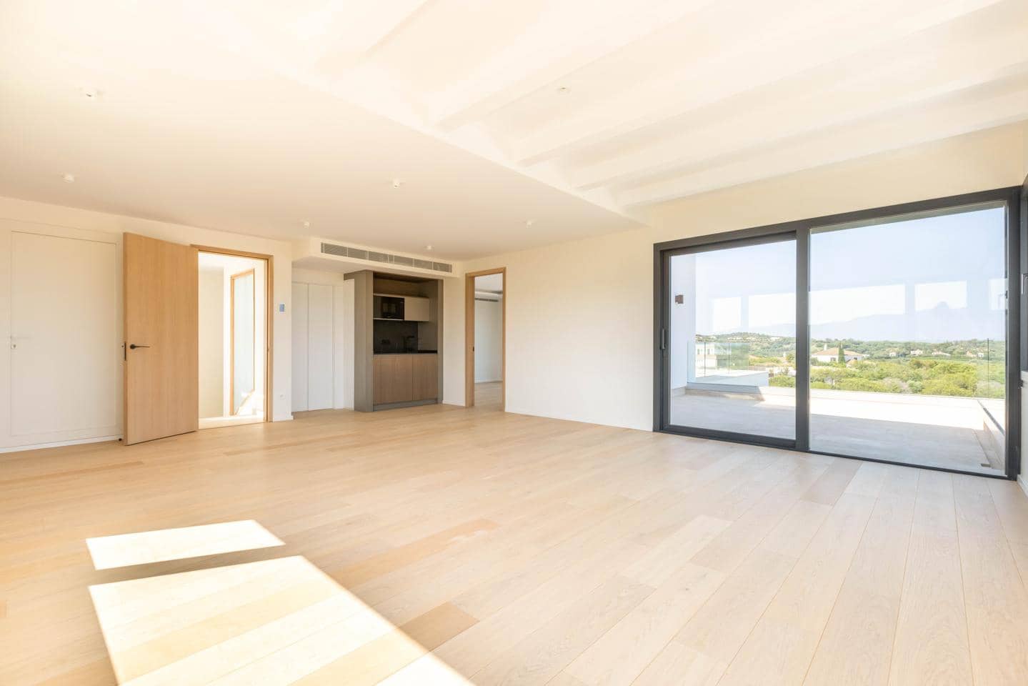 6 soverom Villa til salgs i Sotogrande med svømmebasseng garasje - € 6 975 000 (Ref: 9081010)