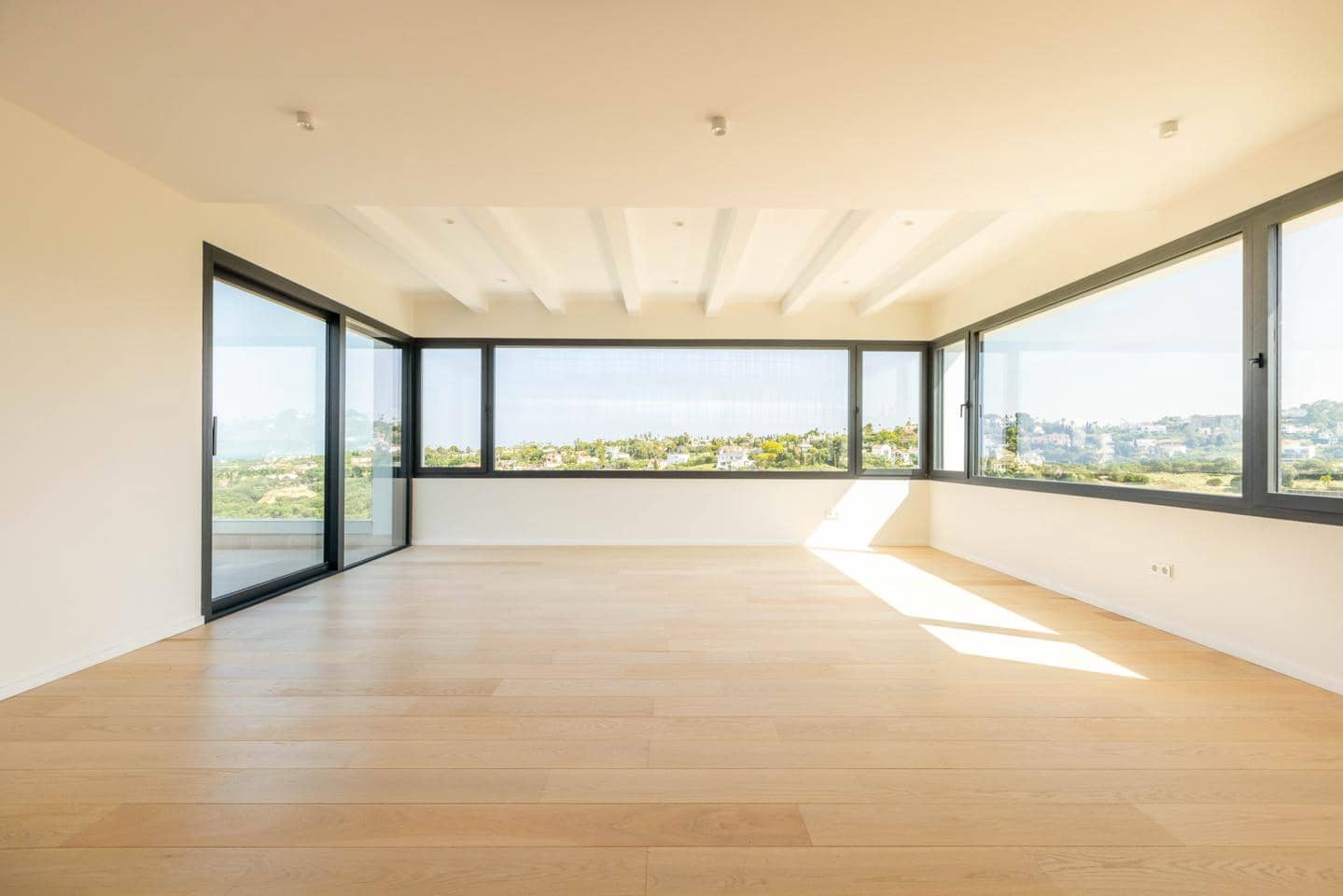 6 soverom Villa til salgs i Sotogrande med svømmebasseng garasje - € 6 975 000 (Ref: 9081010)