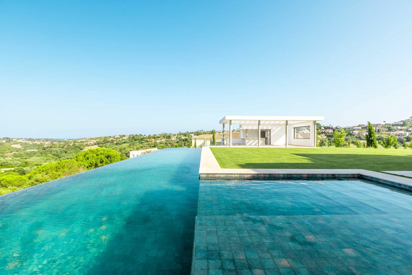 6 soverom Villa til salgs i Sotogrande med svømmebasseng garasje - € 6 975 000 (Ref: 9081010)