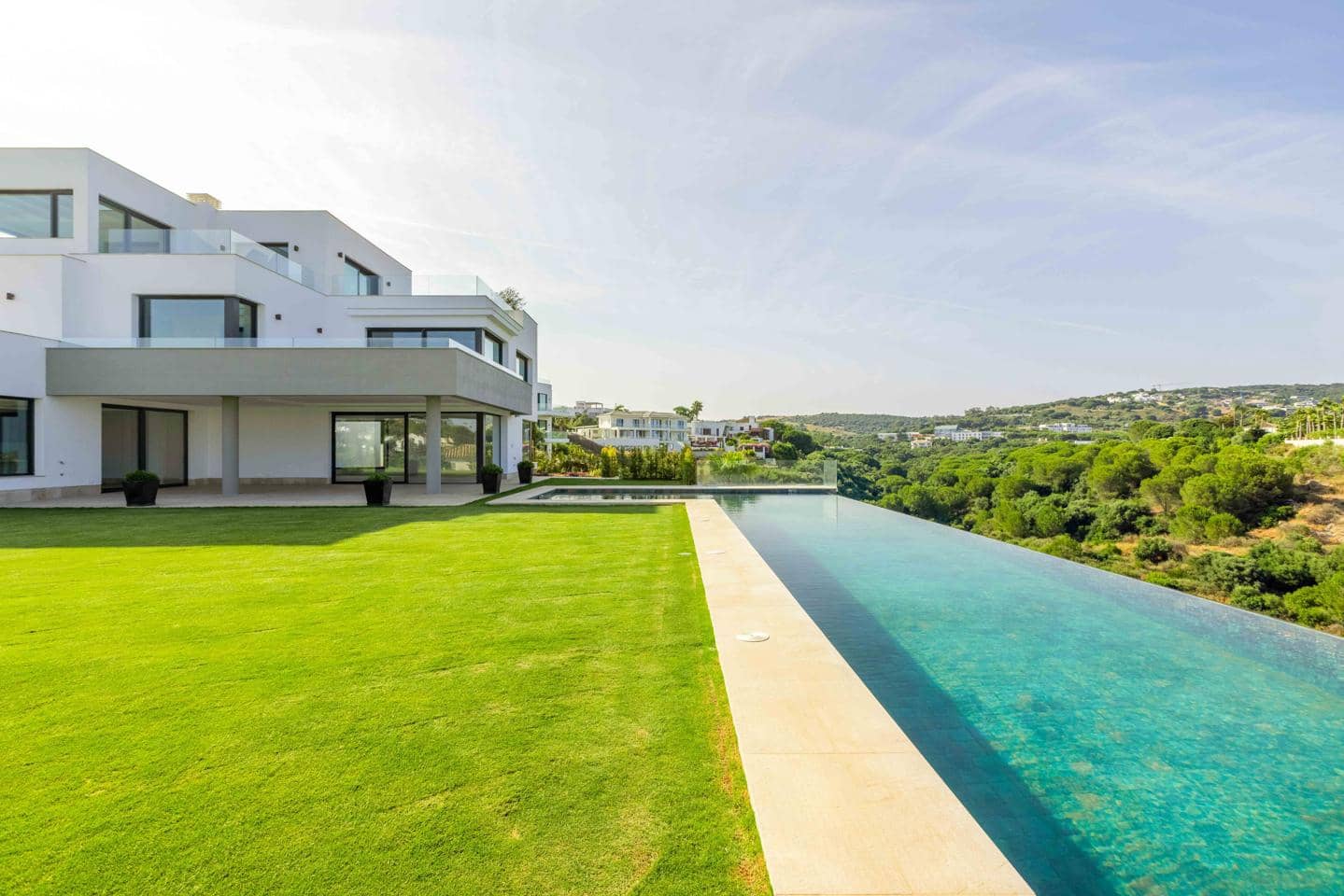 6 soverom Villa til salgs i Sotogrande med svømmebasseng garasje - € 6 975 000 (Ref: 9081010)