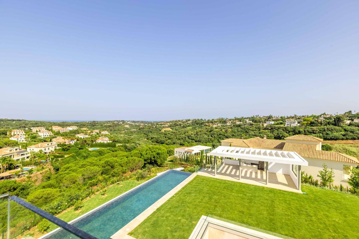 6 soverom Villa til salgs i Sotogrande med svømmebasseng garasje - € 6 975 000 (Ref: 9081010)