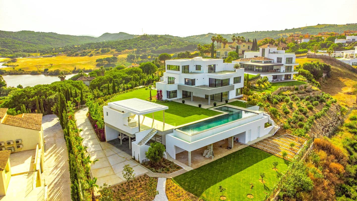 6 soverom Villa til salgs i Sotogrande med svømmebasseng garasje - € 6 975 000 (Ref: 9081010)