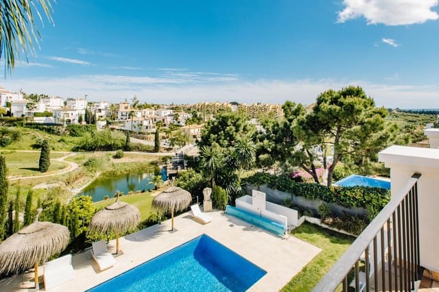 5 Zimmer Villa zu verkaufen in La Concha - Resina Golf, Estepona mit Pool Garage - 1.495.000 € (Ref: 9100216)